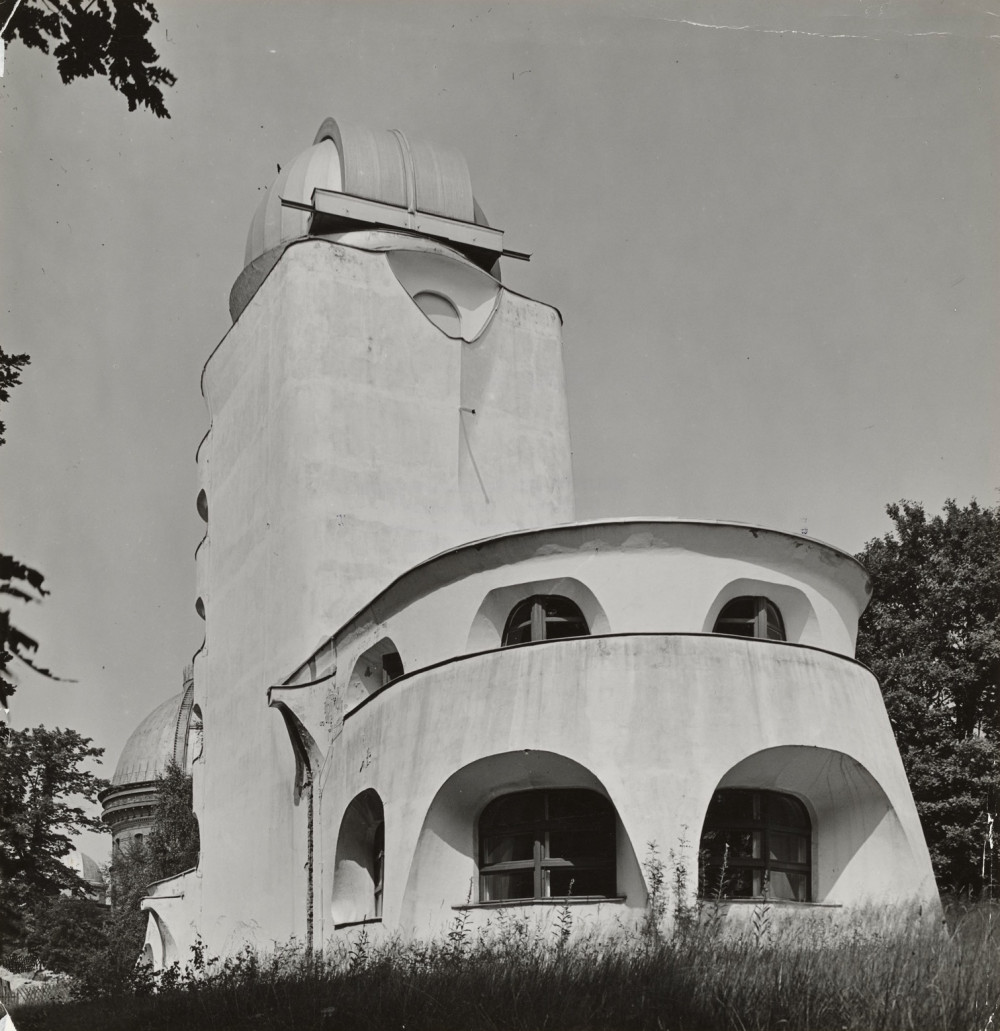 Einsteinturm nach vielen Reparaturen, Ansicht von Süden