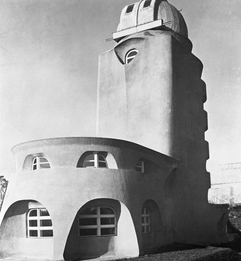 Einsteinturm vor 1927 von Südosten (d.h. schräg von hinten)